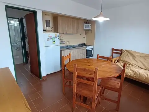 Av 1 entre paseo 144 y 145 100