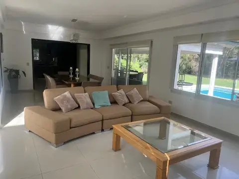 Casa 6 ambientes con 3 baños