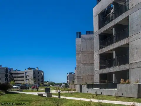 Almafuerte y Av. Bernardo Houssay , Piso 0