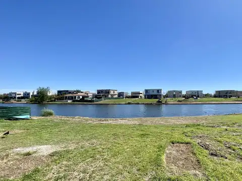 Lote A La Laguna En Venta de 1027 m2 en Puertos del Lago | Laguna | Barrio Ceibos |