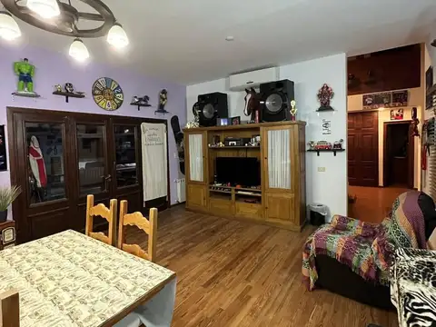 Casa 10 ambientes con 4 baños