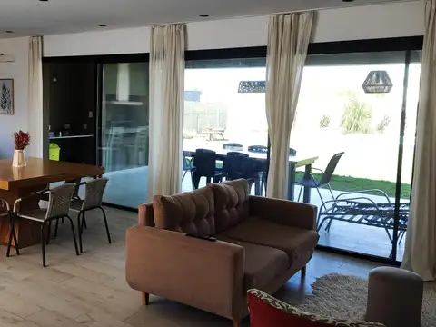 Alquiler temporario Casa Quinta San Sebastian Pilar 4 ambientes Parque Pileta