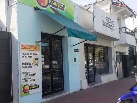 EN VENTA! 2 LOCALES COMERCIALES Y GALPÓN
