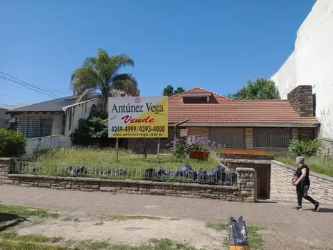 Casa  en venta Banfield