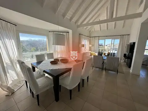 Excelente 4 amb. C/cochera - Apto Crédito