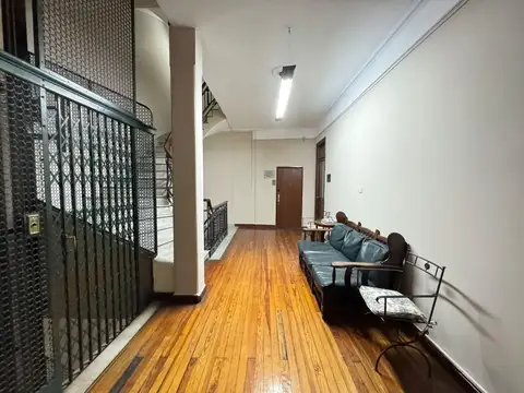 VENTA: Oficina de 16,52 m2 en pleno Centro de Rosario. Con baño y sala de espera compartidos.