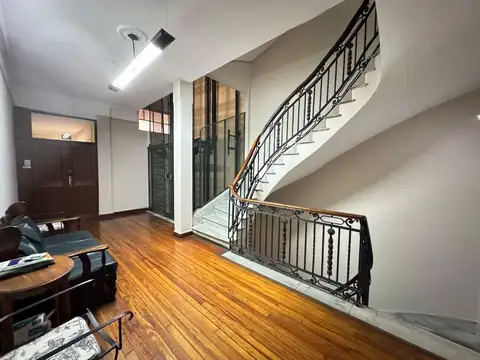 VENTA: Oficina de 16,52 m2 en pleno Centro de Rosario. Con baño y sala de espera compartidos.