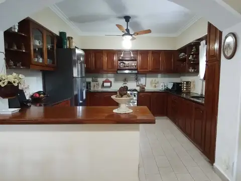 Venta casa de 6 ambientes en Beccar con playroom