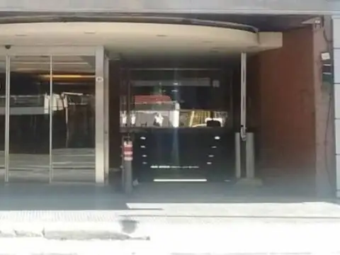 CORRIENTES AL 800  VENTA COCHERA CUBIERTA MICROCENTRO