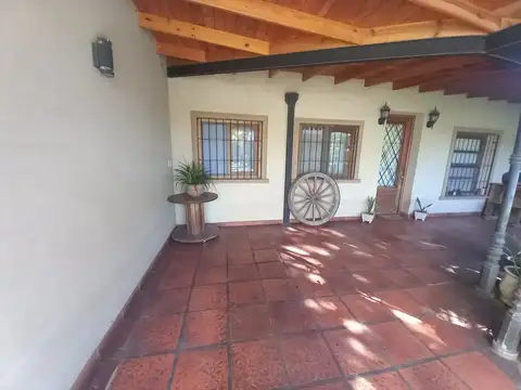 CASA CON PARQUE, Y CALIDOS AMBIENTES