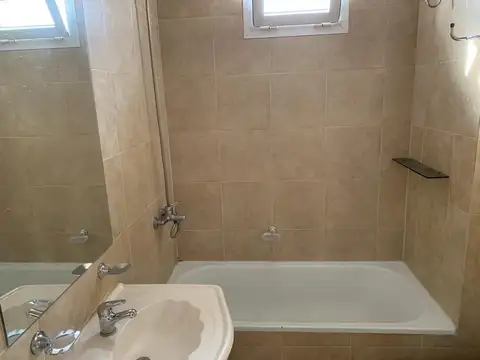 ESPLENDIDO MONOAMBIENTE CON BALCON- A/A FRIO-CALOR