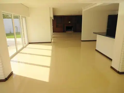 Casa 6 ambientes con 4 baños