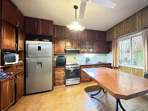 Venta/Casa/Lote Propio/Jardín/AptoCredito/5Amb/MonteCastro/Permuta