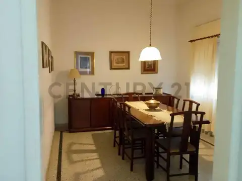 Venta Casa 4 ambientes - Garage en Azul Prov.