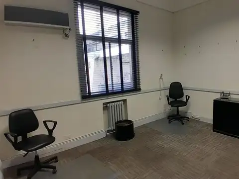 Alquiler amplia oficina en excelente ubicación