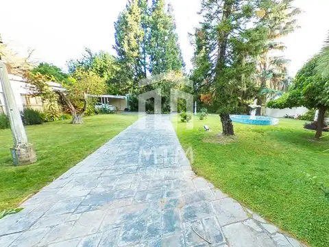 Casa 9 ambientes con 6 baños