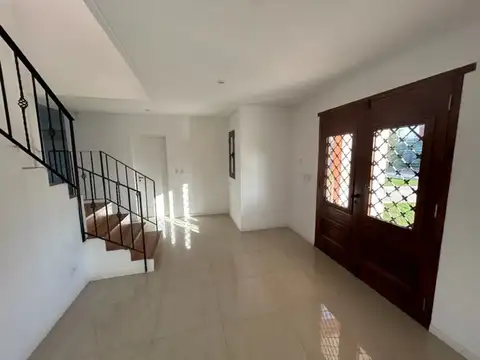 Casa 5 ambientes con 3 baños