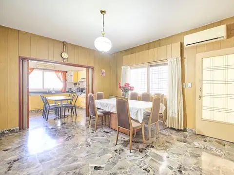 Venta Casa en Lote Propio de 4 Ambientes con Quincho - Parrilla - Patio - Cochera