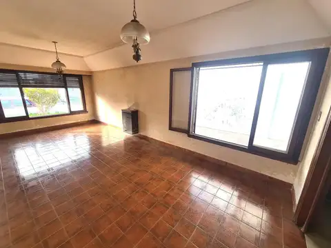 Casa en venta - 3 Dormitorios 2 Baños cochera pasante 650 m2 - Tandil