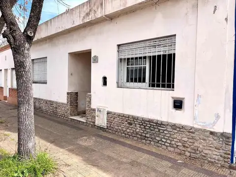 CASA EN VENTA EN PERGAMINO EN ZONA CENTRICA
