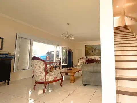 Casa 5 ambientes con 5 baños