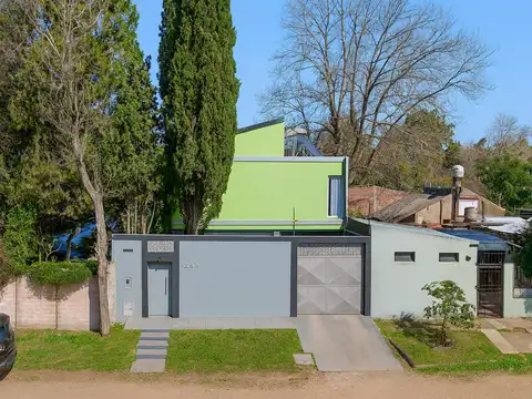 Casa 6 ambientes en Ranelagh con cochera y pileta