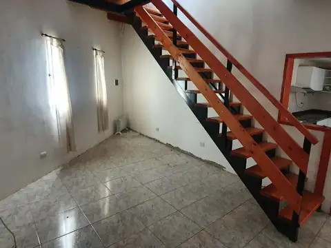 VENTA/ PERMUTA Casa 1 dormitorio, con cochera y terraza