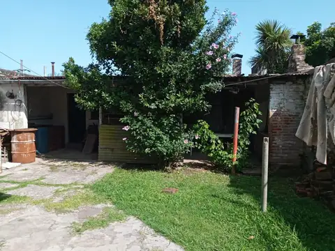 Salguero al 200 entre Larrea y Tupac Amaru