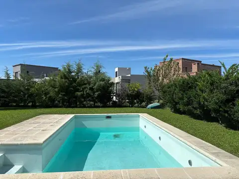 Casa 4 ambientes con 3 baños