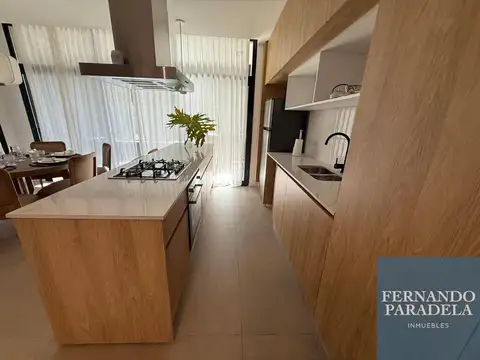 Casa en Venta en Barrio Parque Leloir, USD 330.000