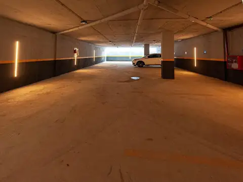 Cochera cubierta en venta en La Plata