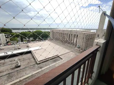 Piso Exclusivo 3 Dormitorios Frente Al Monumento con Vista Al Rio y Cochera!