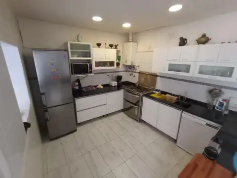 Casa 5 ambientes con 3 baños