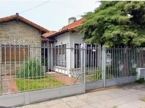 VENTA DE MARAVILLOSA CASA CON PARQUE Y PILETA 
