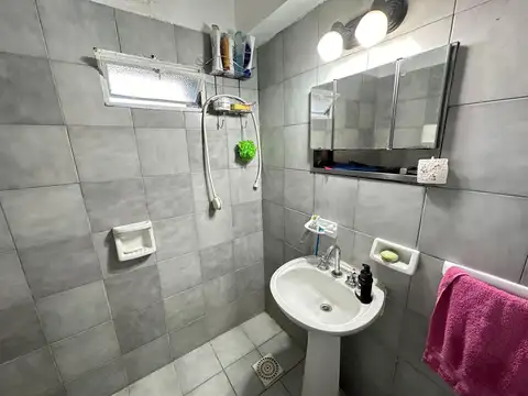 Departamento en esquina con balcón al frente