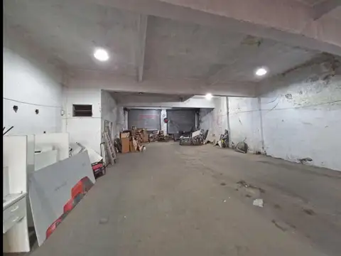 Local en Venta en Parque Avellaneda, USD 200.000