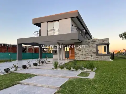 Venta Casa en Terralagos 4 dormitorios, Canning