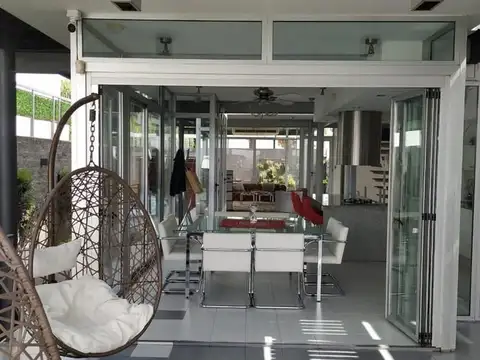 CASA VANGUARDISTA 4 AMBIENTES ESCUCHA OFERTA