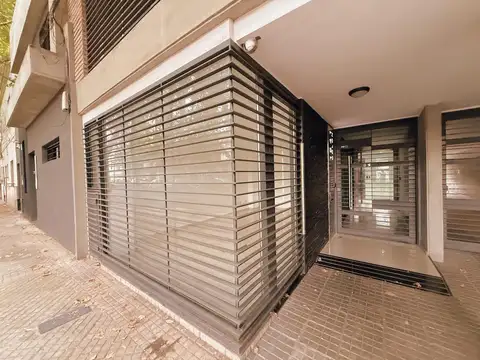 Colon 1941 - Local Comercial Vidriado En Alquiler - Rep. de la Sexta, Rosario