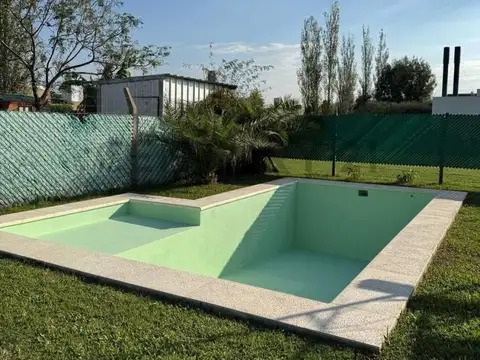 VENTA CASA DOS DORMITORIOS CON PILETA FUNES, SANTA FE