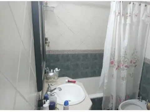 Venta de Casa 7 AMBIENTES O MAS en Villa General Mitre.