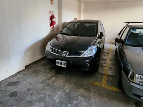 SÓLIDA Y CÓMODA COCHERA CUBIERTA EN VENTA A METROS DE AV. MAIPÚ. OLIVOS