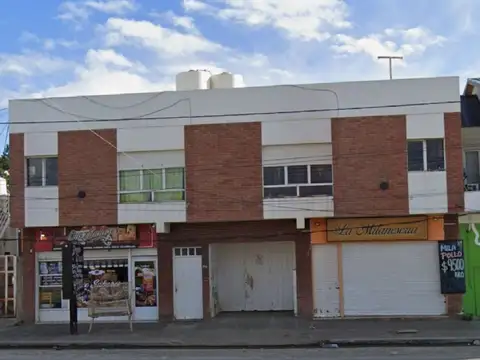 2 LOCALES Y 2 DEPARTAMENTOS SOBRE AVENIDA