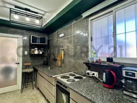 Departamento 6 ambientes con 2 baños