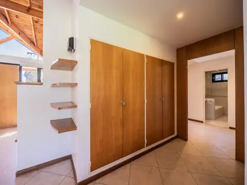 Casa en Venta con 4 cocheras