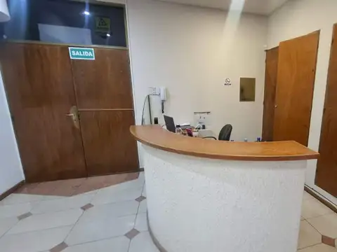Oficina 6 ambientes con 2 baños