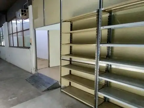 LOCAL C/DEPOSITO ENTRADA CAMION 2 PLANTAS Y OFICINAS