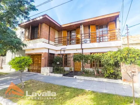 Importante Chalet con Quincho Patio y terraza