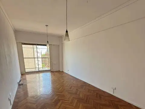 3 Ambientes – Contrafrente – Balcon – Dep. de Servicio – Muy Luminoso