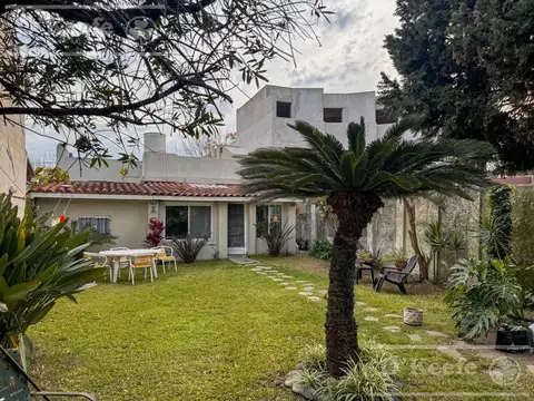 Casa en Venta 3 ambientes en Bernal - Piscina.